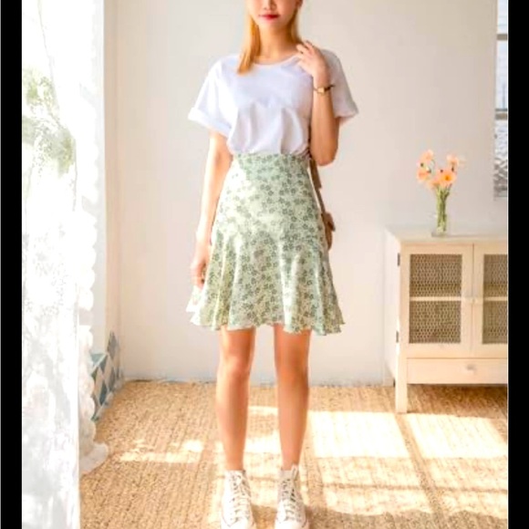 Dazy skirt - white/light green floral ruffle lightweight, fully lined - Picture 1 of 10